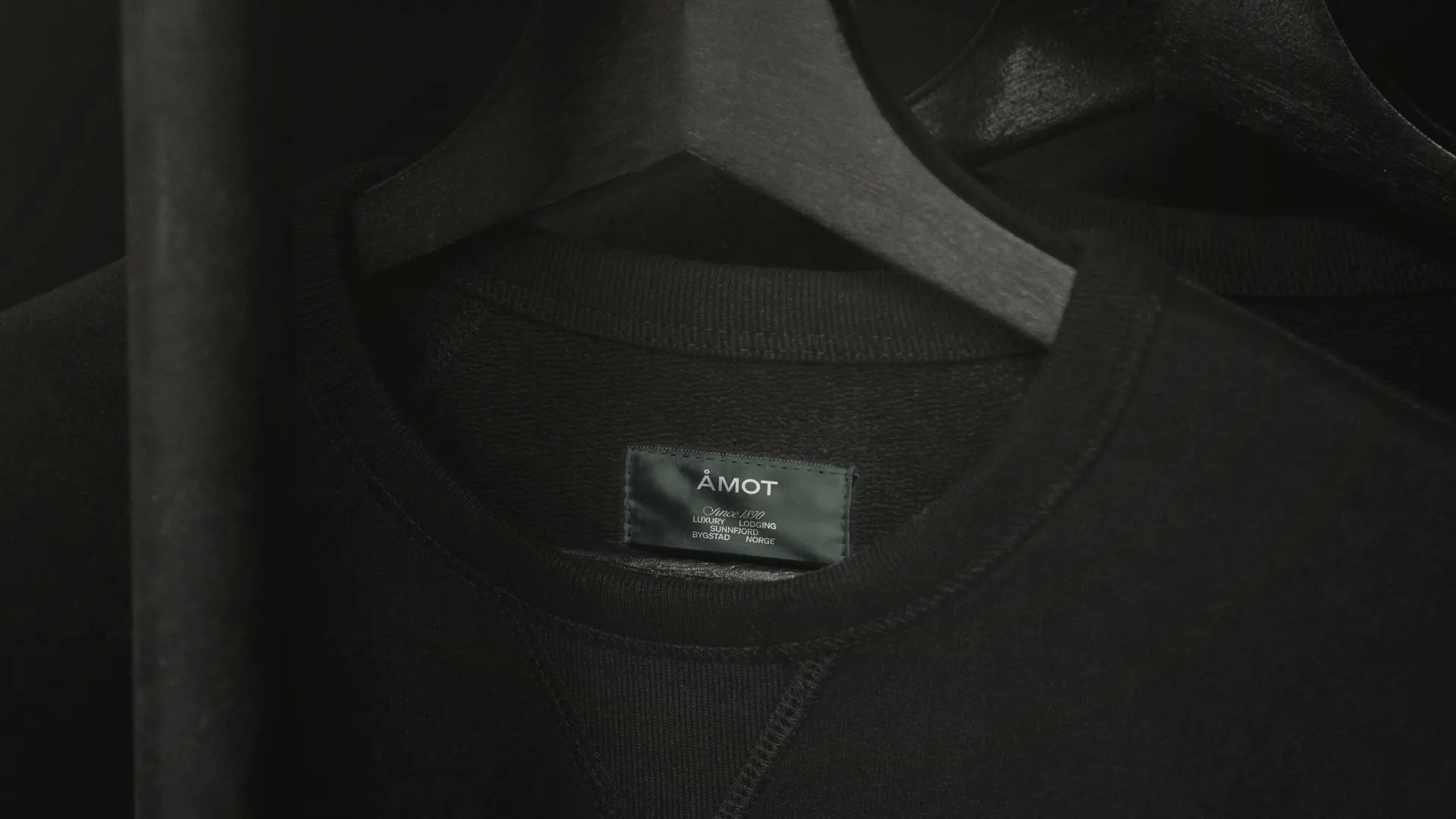31 Amot Clothing Label
